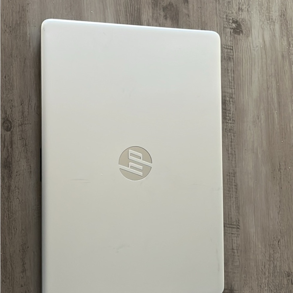 15.6” hp computer has no problems new and is a fast running laptop